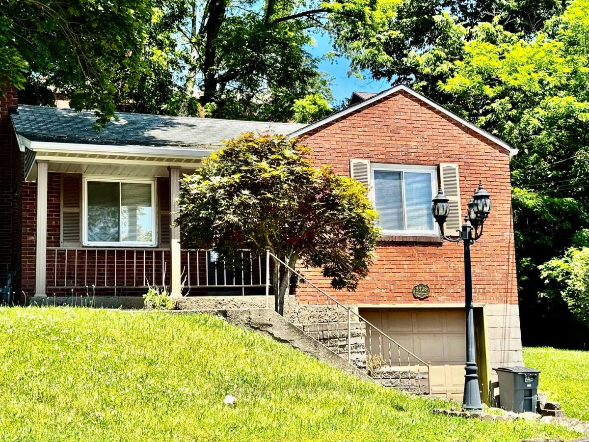 House for rent at 3325 Shadyway Dr, Pittsburgh, PA 15227