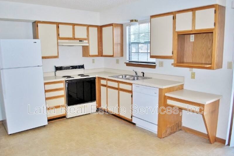 Townhouse for rent at 2115 Highridge Dr, Pleasant Hill, MO 64080
