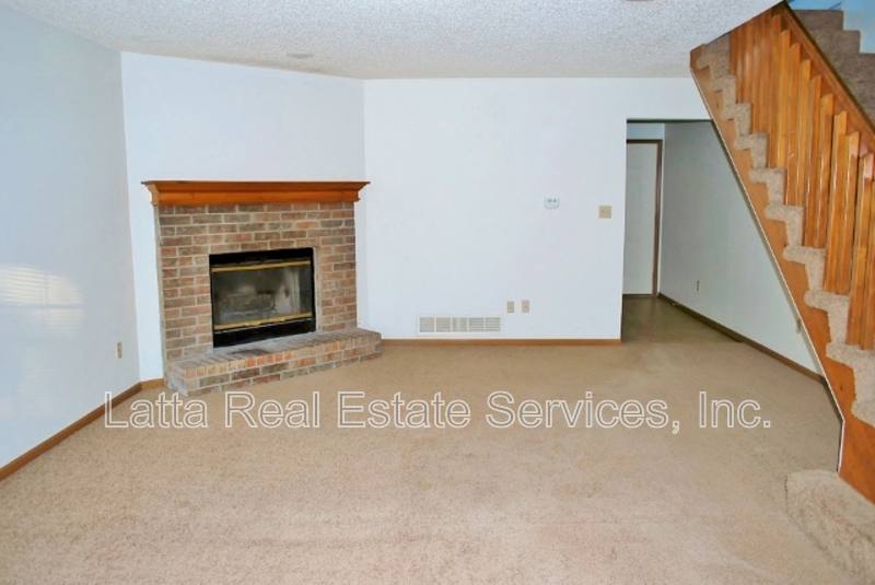 Townhouse for rent at 2115 Highridge Dr, Pleasant Hill, MO 64080