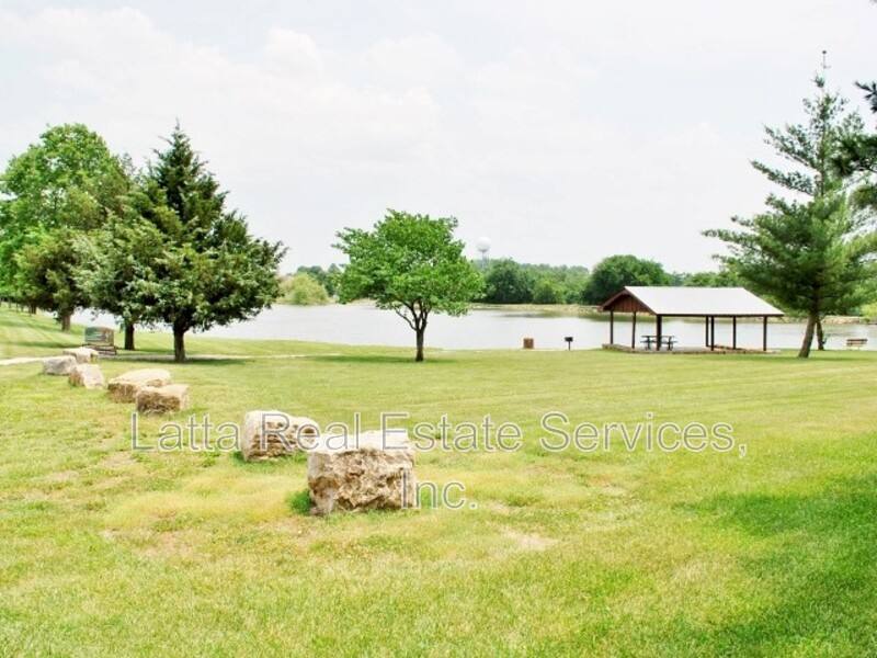 Townhouse for rent at 2115 Highridge Dr, Pleasant Hill, MO 64080