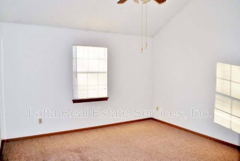 Townhouse for rent at 2115 Highridge Dr, Pleasant Hill, MO 64080