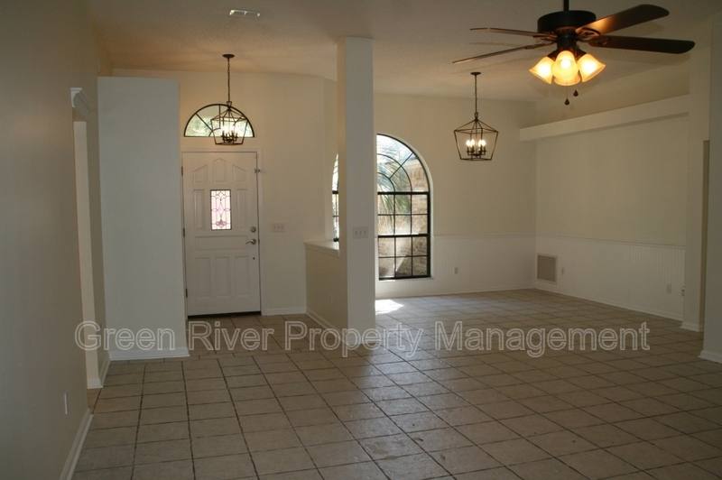 House for rent at 6106 Pine Ave, Fleming Island, FL 32003