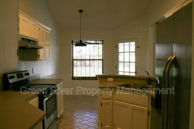 House for rent at 6106 Pine Ave, Fleming Island, FL 32003