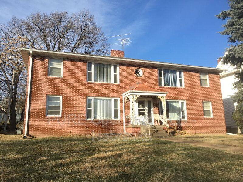 Apartment for rent at 210 N 32nd Ave #4, Omaha, NE 68131