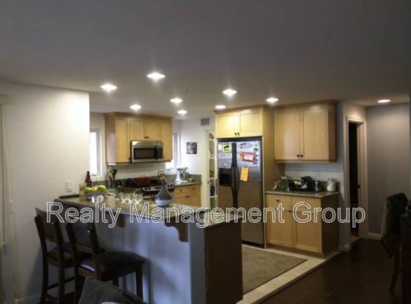 Townhouse for rent at 2018 Hornblend St, San Diego, CA 92109
