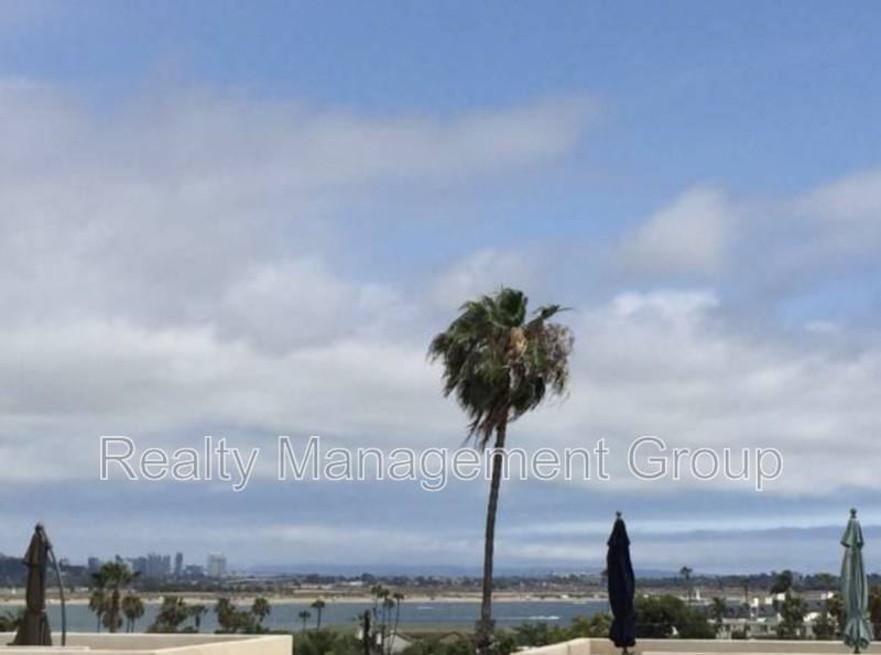 Townhouse for rent at 2018 Hornblend St, San Diego, CA 92109