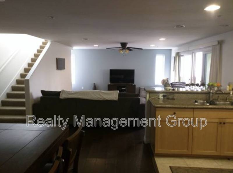 Townhouse for rent at 2018 Hornblend St, San Diego, CA 92109