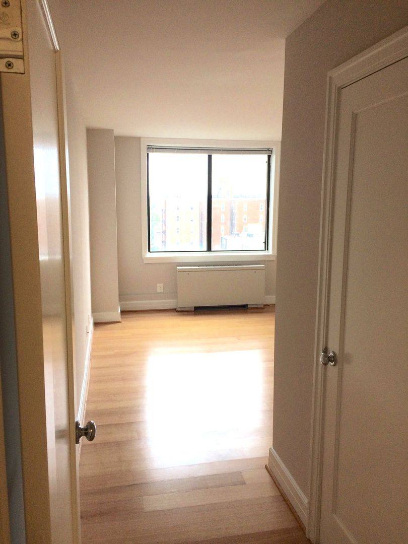 Apartment for rent at 1112 M St, Washington, DC 20005