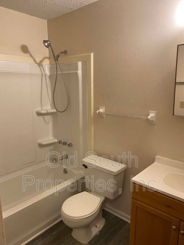 Apartment for rent at 5097 Yacht Harbour Circle, Pensacola, FL 32514