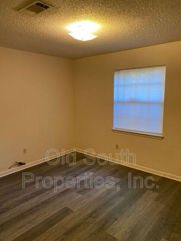 Apartment for rent at 5097 Yacht Harbour Circle, Pensacola, FL 32514