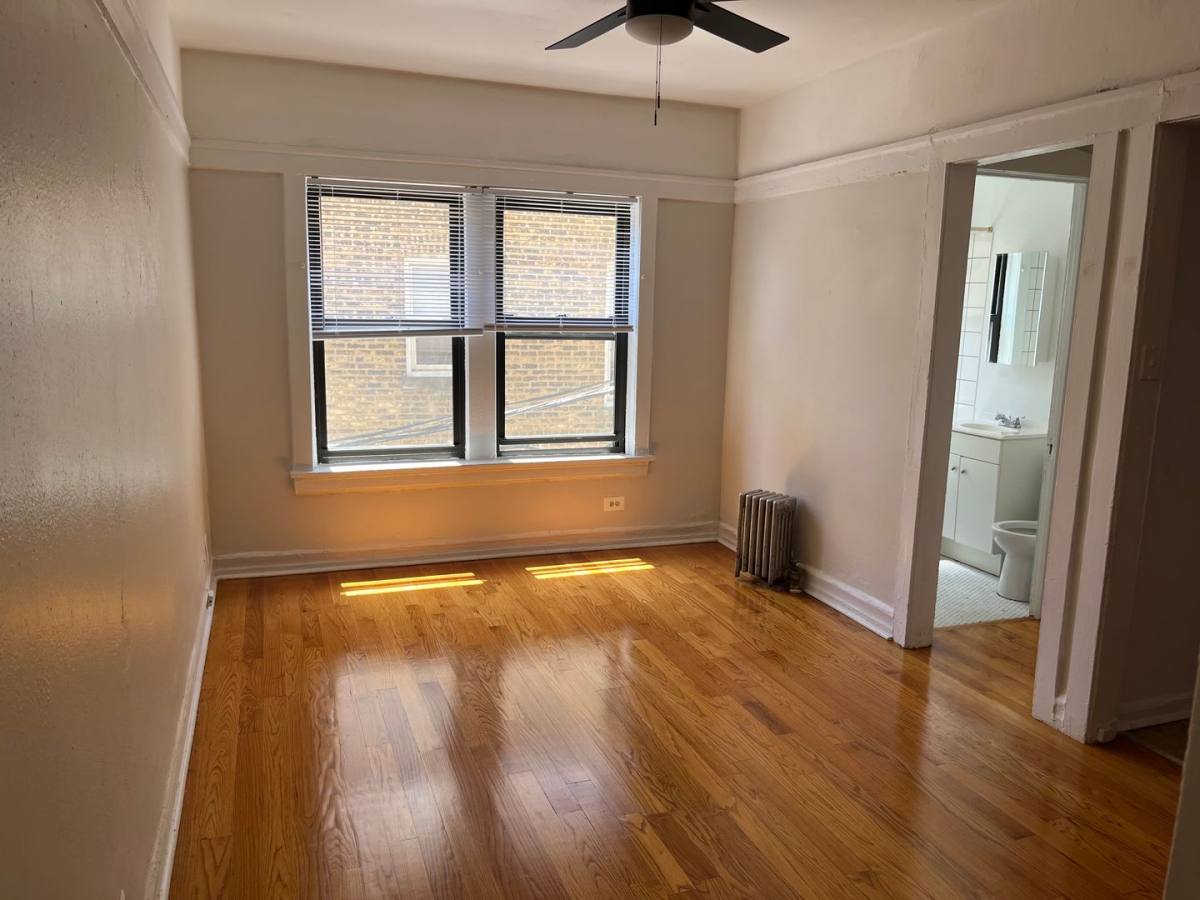 Apartment for rent at 7455 N Greenview, Chicago, IL 60626