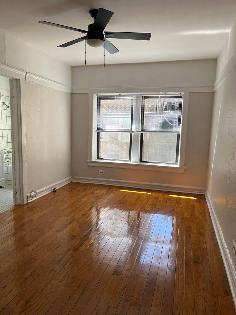 Apartment for rent at 7455 N Greenview, Chicago, IL 60626