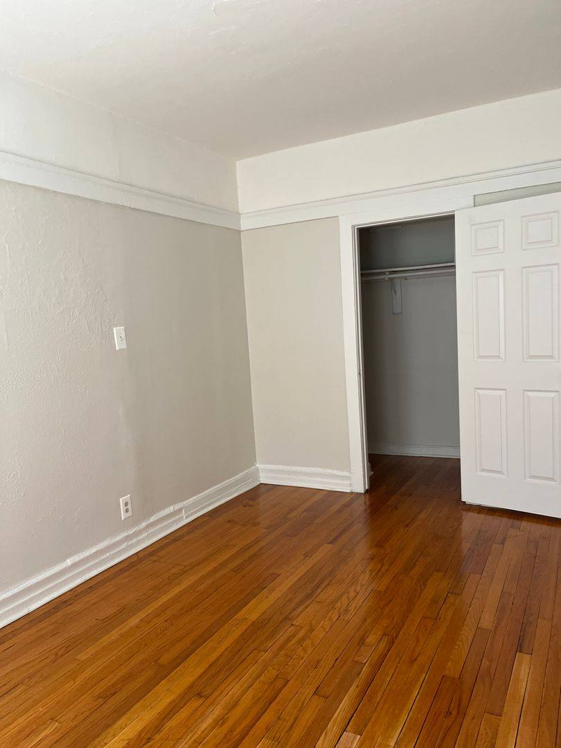 Apartment for rent at 7455 N Greenview, Chicago, IL 60626