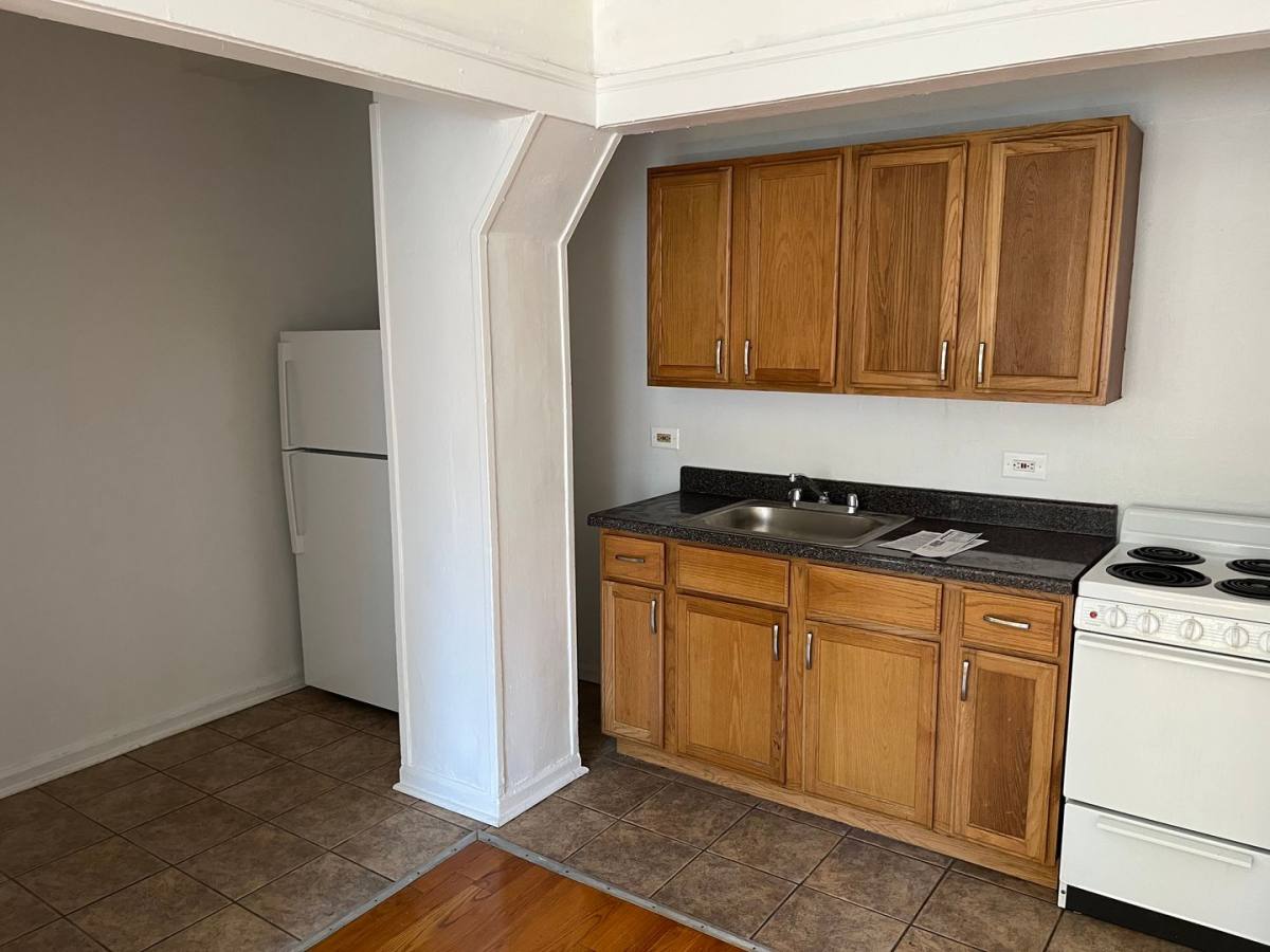 Apartment for rent at 7455 N Greenview, Chicago, IL 60626