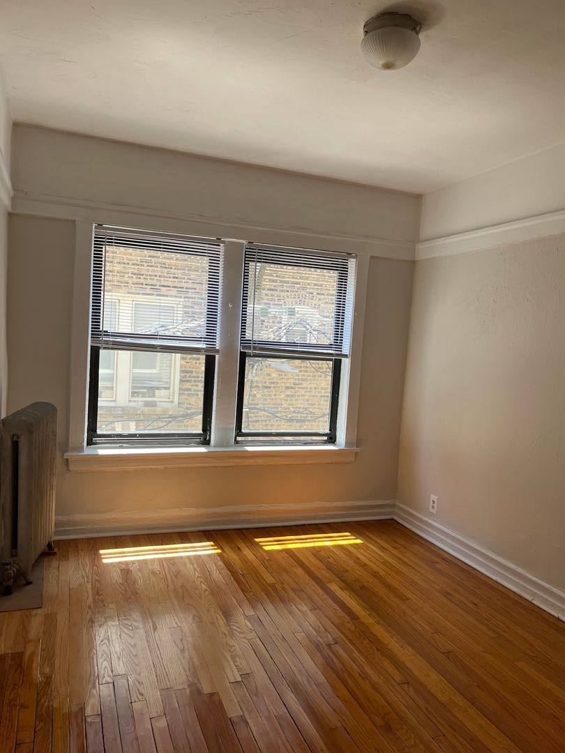 Apartment for rent at 7455 N Greenview, Chicago, IL 60626