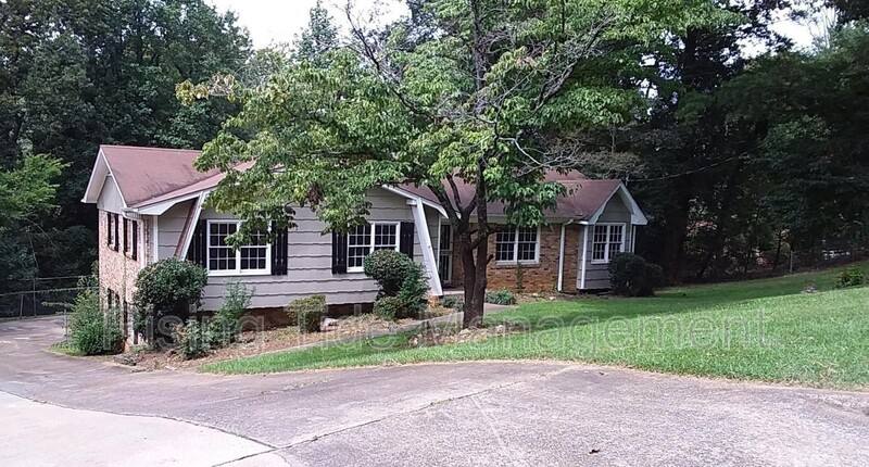 House for rent at 1248 Old Oak Circle, Birmingham, AL 35235