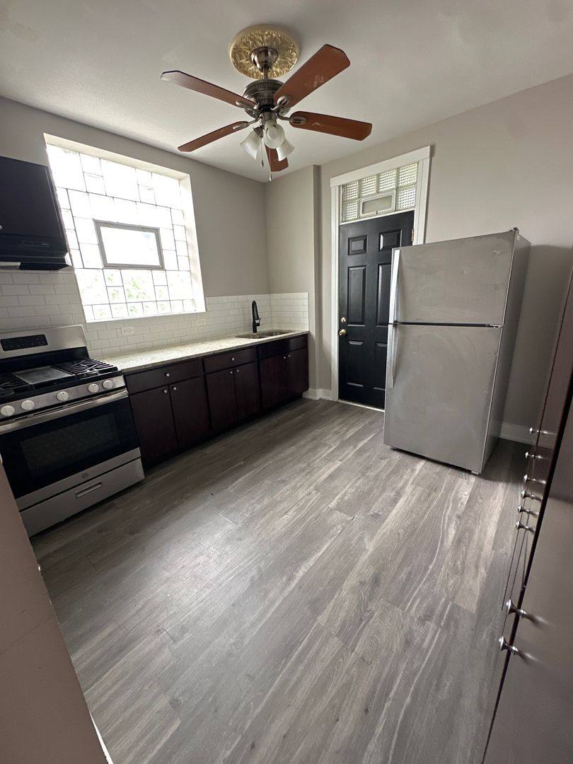 Apartment for rent at 1048-56 W 81st St, Chicago, IL 60620