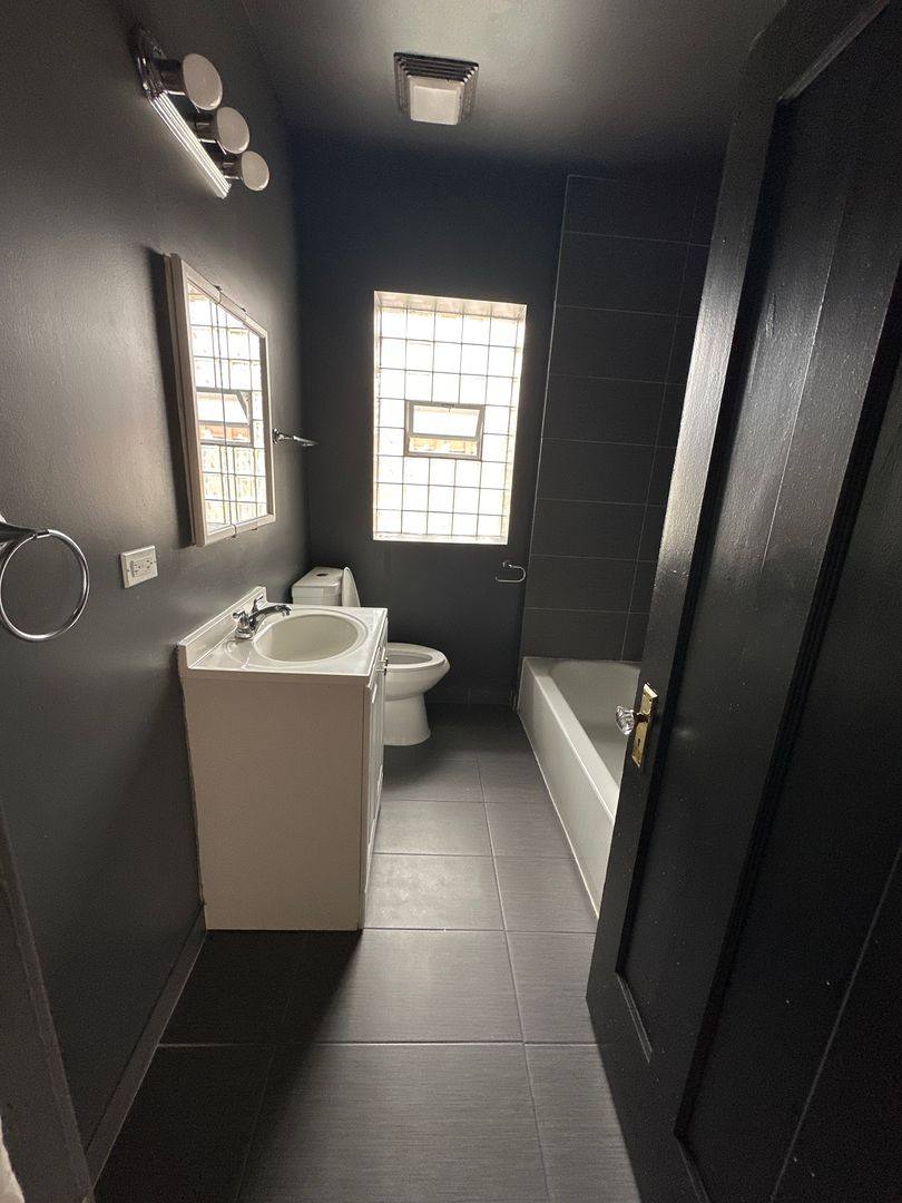 Apartment for rent at 1048-56 W 81st St, Chicago, IL 60620