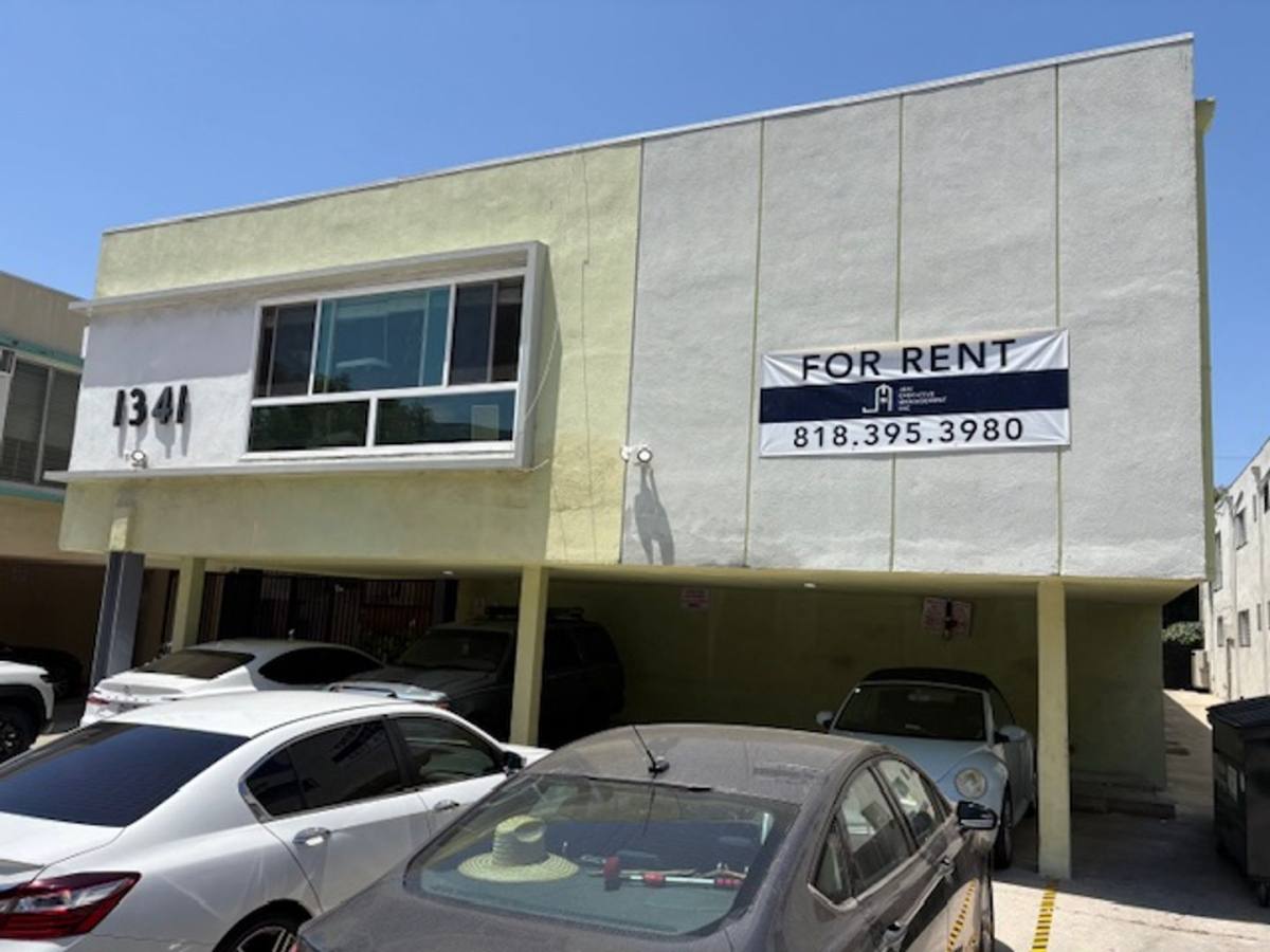 Apartment for rent at 1341 N Poinsettia Place, Los Angeles, CA 90046