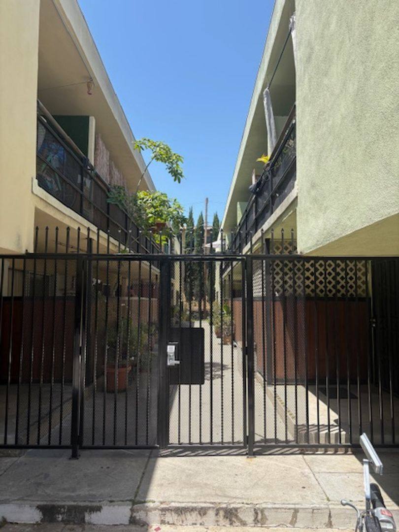 Apartment for rent at 1341 N Poinsettia Place, Los Angeles, CA 90046