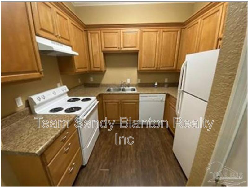 Apartment for rent at 7071 Lake Joanne Dr #3C, Pensacola, FL 32506