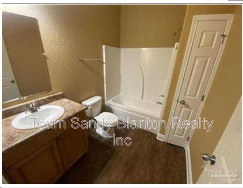 Apartment for rent at 7071 Lake Joanne Dr #3C, Pensacola, FL 32506