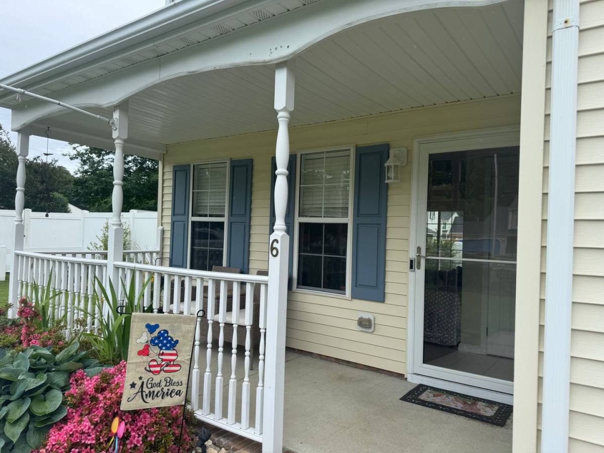 House for rent at 6 Old Pond Court, Hampton, VA 23666