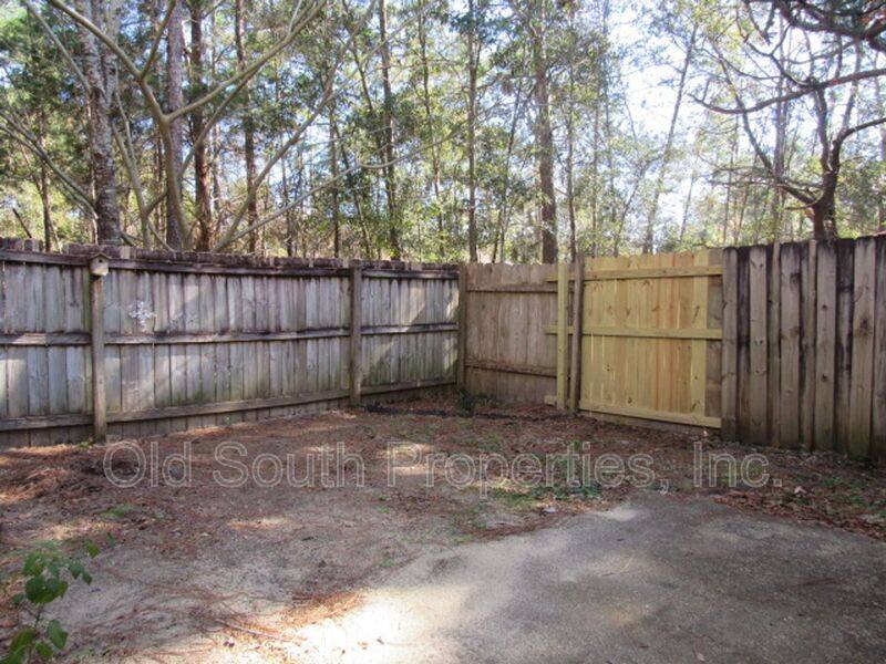 Townhouse for rent at 9004 Governors Place Court, Pensacola, FL 32514