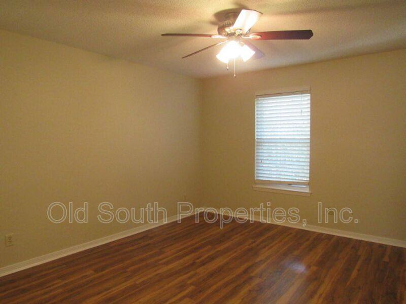 Townhouse for rent at 9004 Governors Place Court, Pensacola, FL 32514