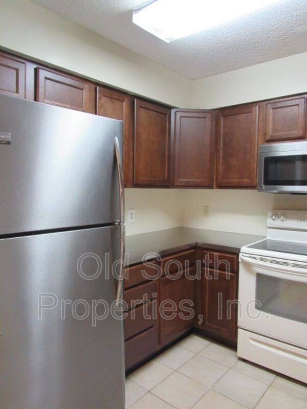 Townhouse for rent at 9004 Governors Place Court, Pensacola, FL 32514