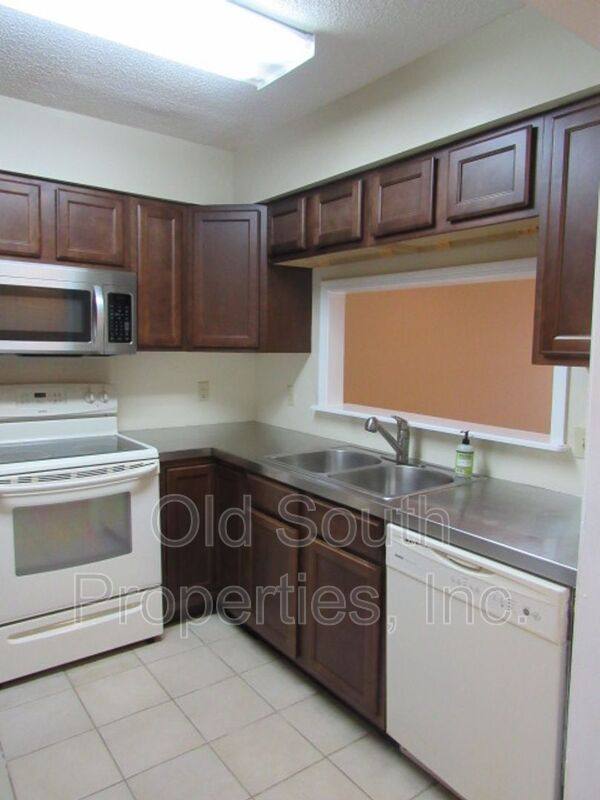 Townhouse for rent at 9004 Governors Place Court, Pensacola, FL 32514