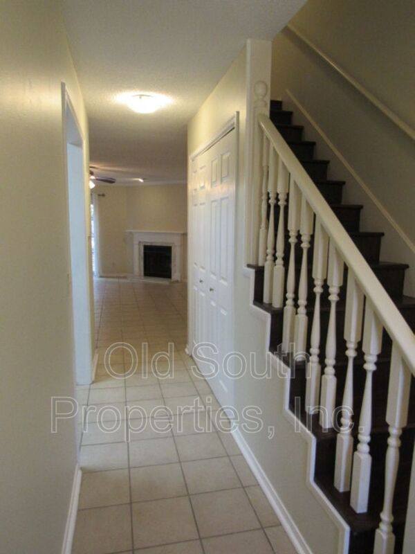 Townhouse for rent at 9004 Governors Place Court, Pensacola, FL 32514