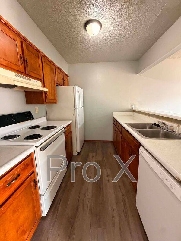 Apartment for rent at 910-912 S Connecticut Ave #910, Joplin, MO 64801