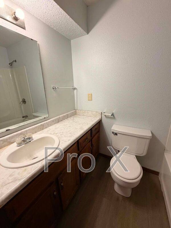 Apartment for rent at 910-912 S Connecticut Ave #910, Joplin, MO 64801
