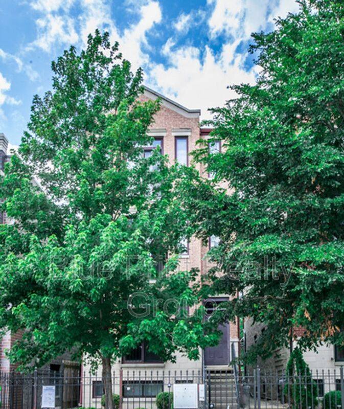 Apartment for rent at 6332 S Inglside - Ingleside #3, Chicago, IL 60637