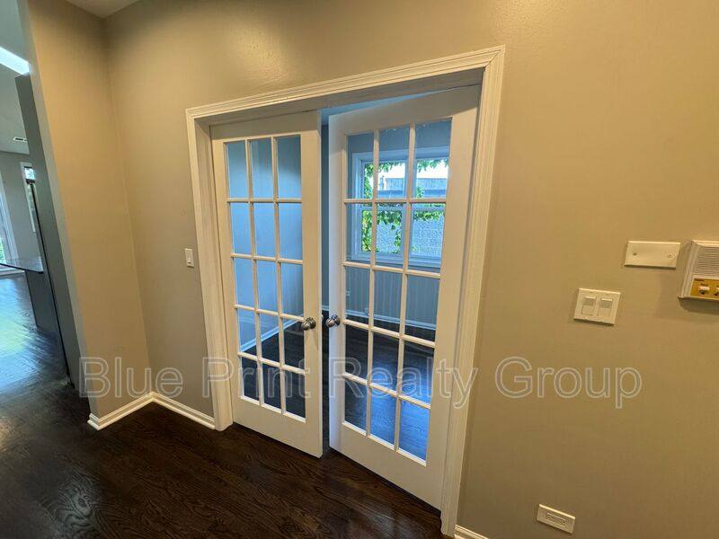 Apartment for rent at 6332 S Inglside - Ingleside #3, Chicago, IL 60637