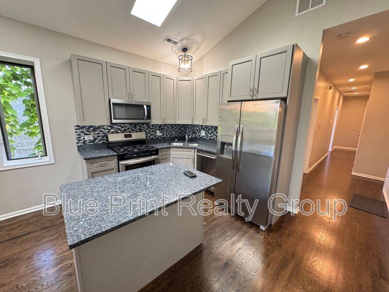 Apartment for rent at 6332 S Inglside - Ingleside #3, Chicago, IL 60637