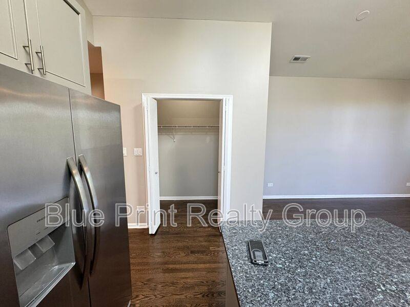 Apartment for rent at 6332 S Inglside - Ingleside #3, Chicago, IL 60637
