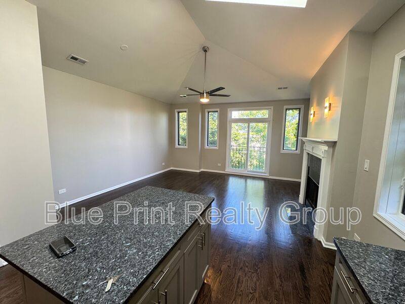 Apartment for rent at 6332 S Inglside - Ingleside #3, Chicago, IL 60637