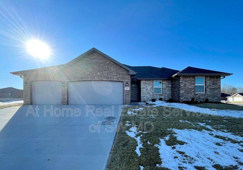 House for rent at 5943 S Iris Lane, Brookline, MO 65619