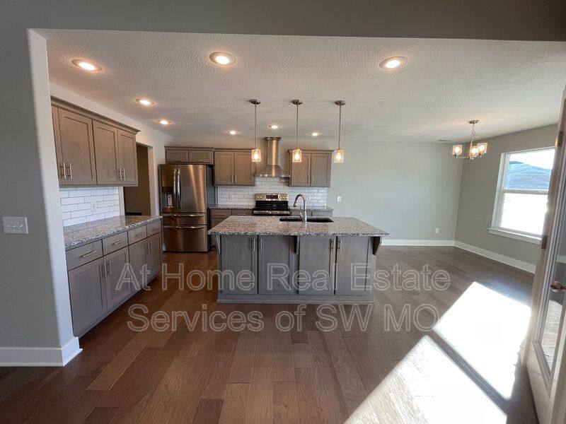 House for rent at 5943 S Iris Lane, Brookline, MO 65619