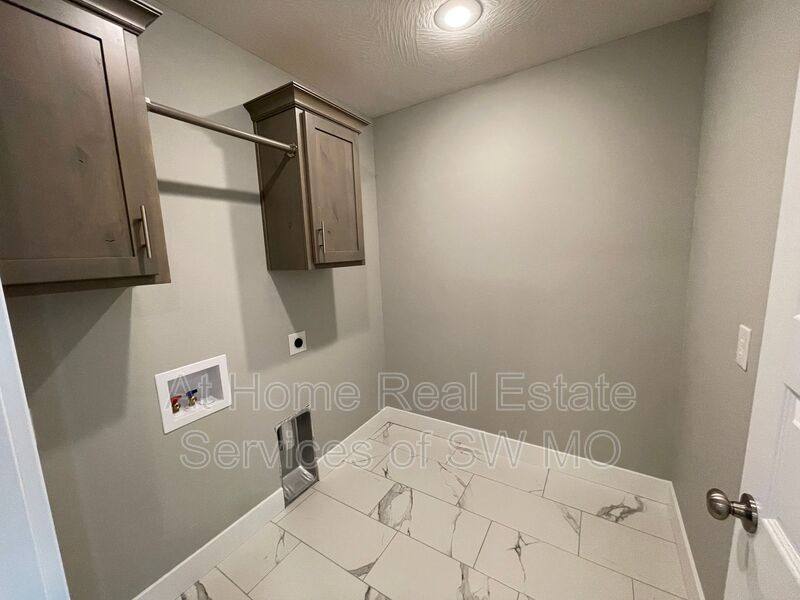 House for rent at 5943 S Iris Lane, Brookline, MO 65619