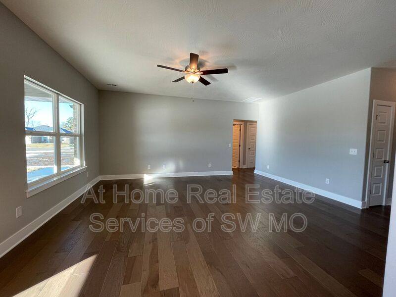 House for rent at 5943 S Iris Lane, Brookline, MO 65619