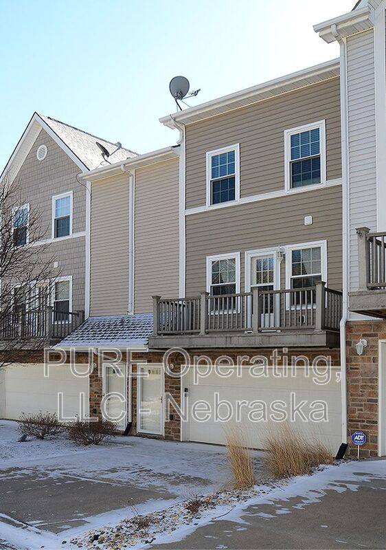 Townhouse for rent at 16767 Laurel Plaza, Omaha, NE 68116