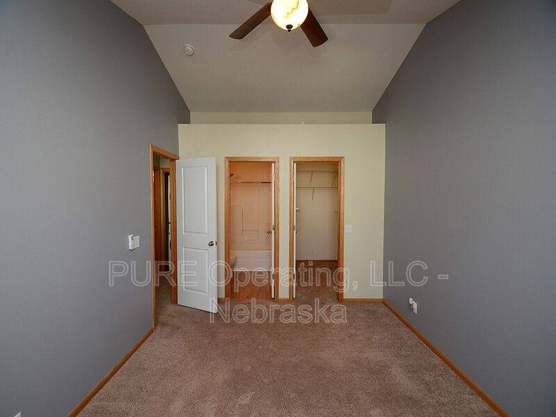Townhouse for rent at 16767 Laurel Plaza, Omaha, NE 68116
