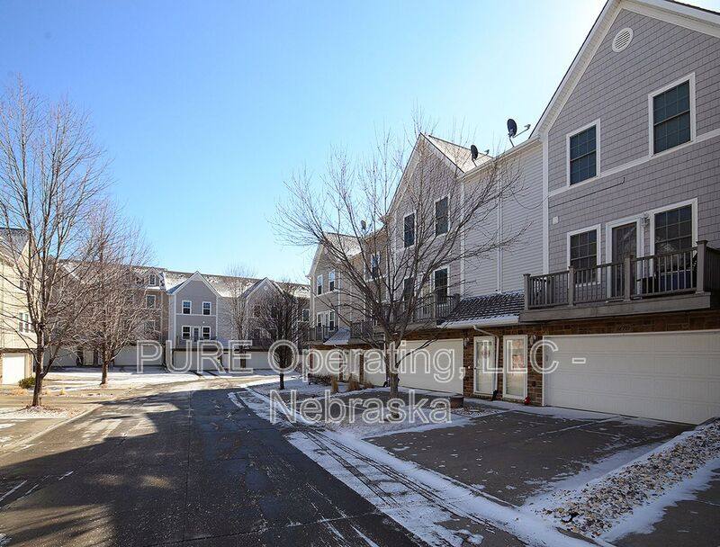 Townhouse for rent at 16767 Laurel Plaza, Omaha, NE 68116