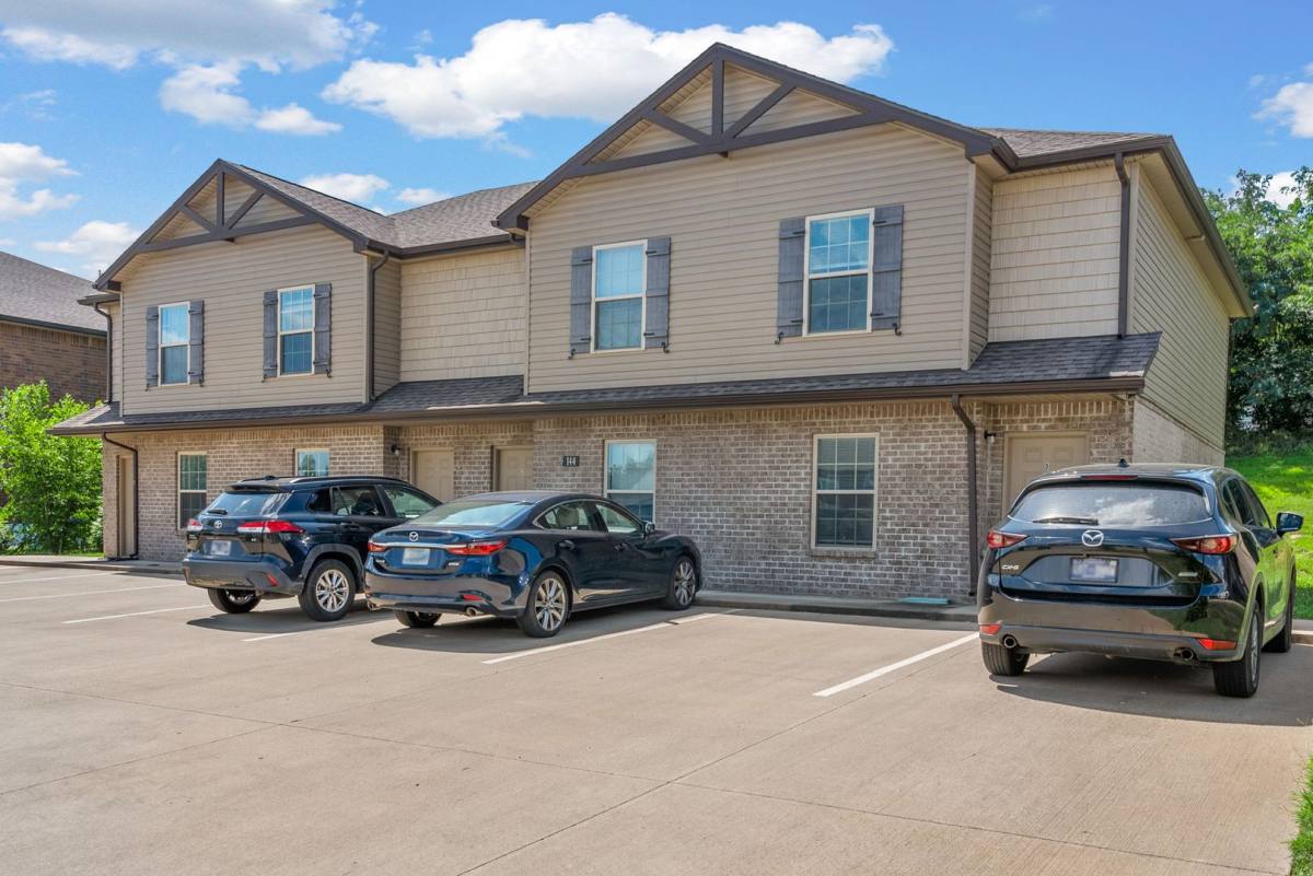 Apartment for rent at 157 Center Pointe Dr, Clarksville, TN 37040