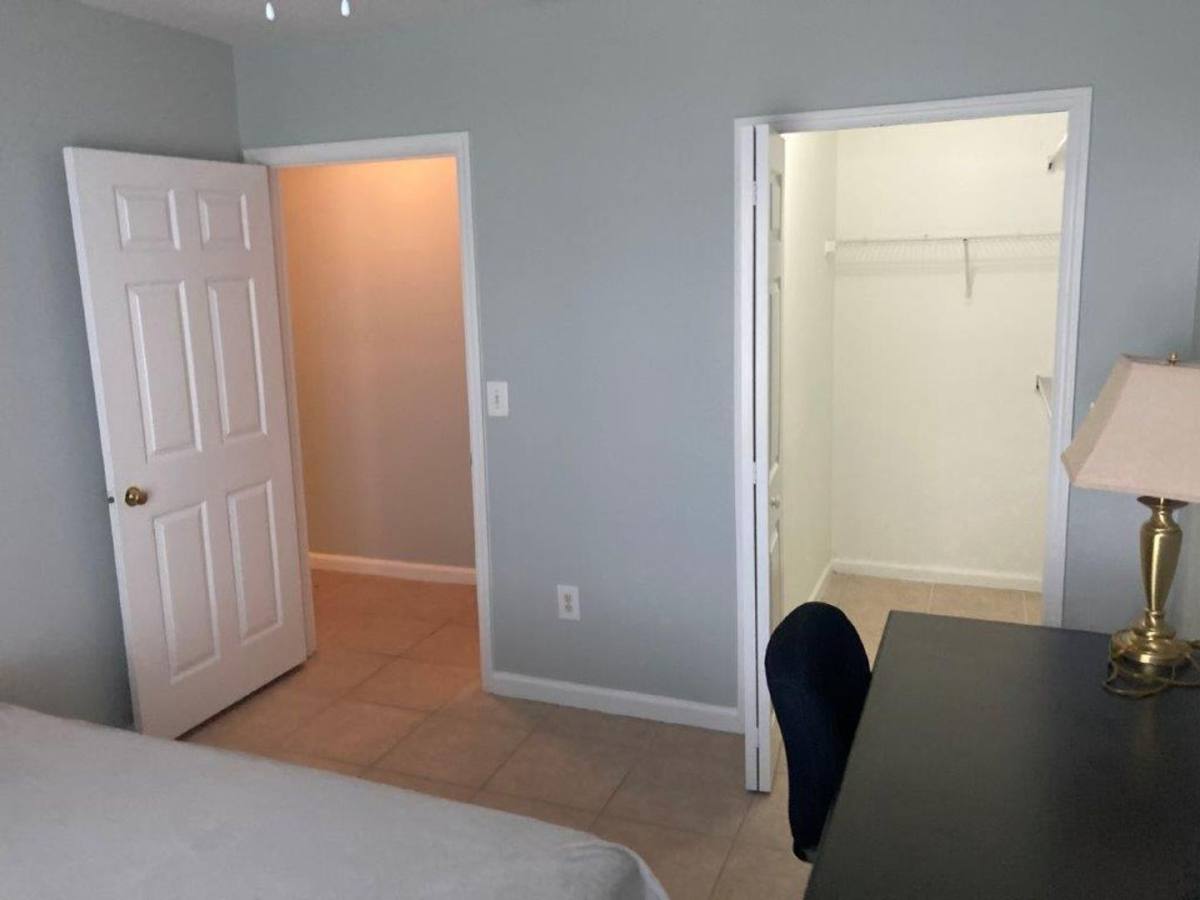 Condo for rent at 4352 S Kirkman Rd, Orlando, FL 32811