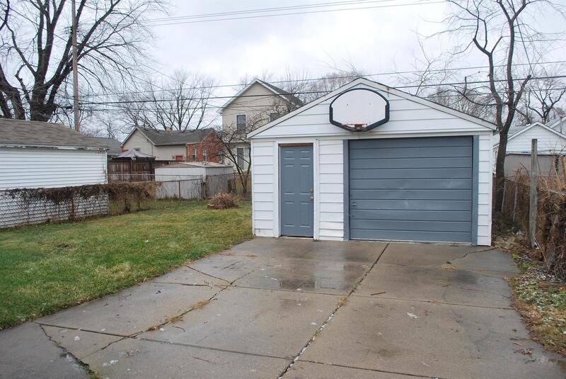 House for rent at 328 W Kalama, Madison Heights, MI 48071