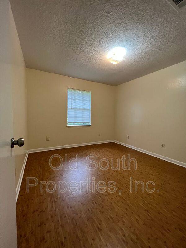 House for rent at 4935 Yacht Harbour Dr, Pensacola, FL 32514
